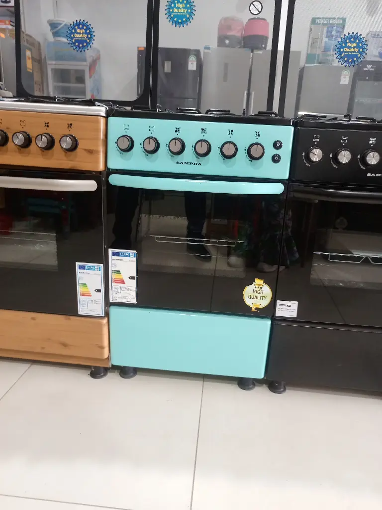 Cuisinière à gaz SAMPRA 50x50 4 feux avec verre trempé noir