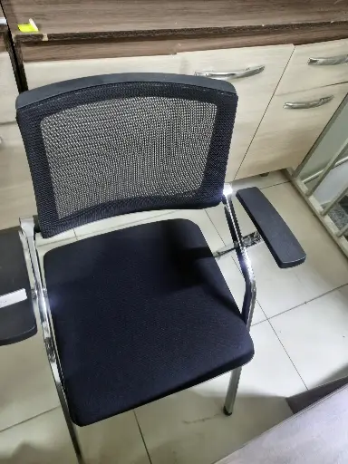 Chaise de bureau taille moyenne